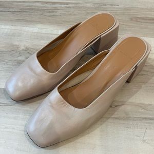 LOQ blush/tan leather mules